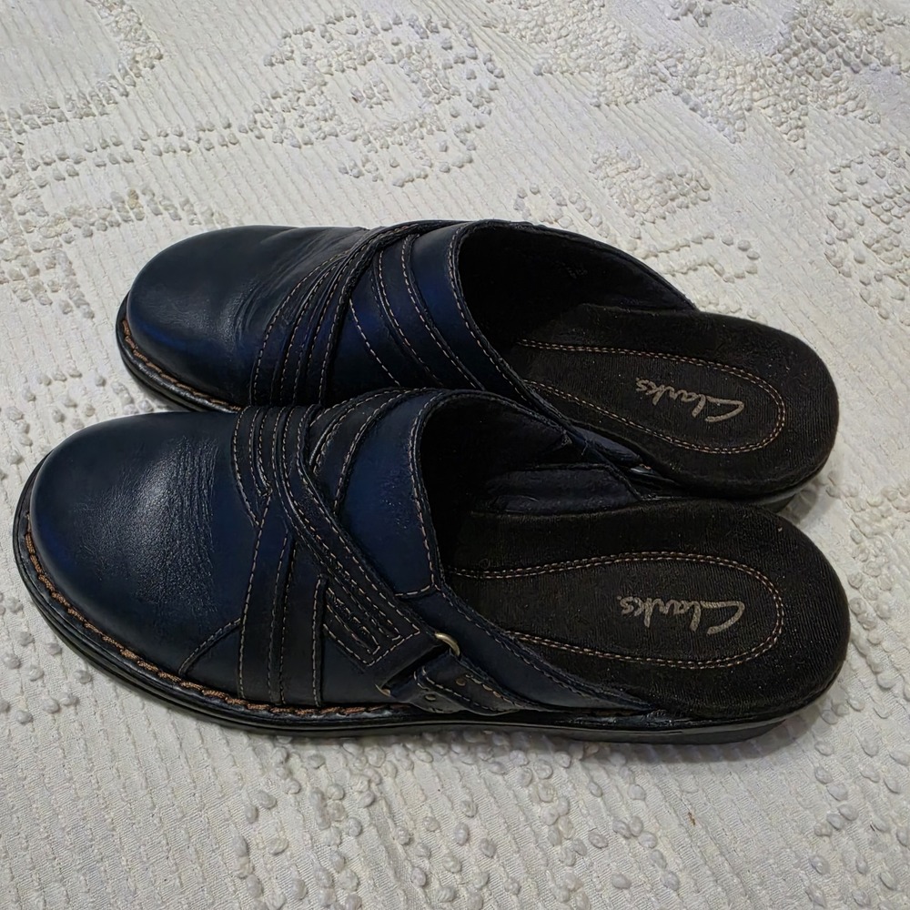 Clarks Navy Leather Clogs Mules Women's Size 7M Slip On Comfort Shoes - Picture 2 of 9